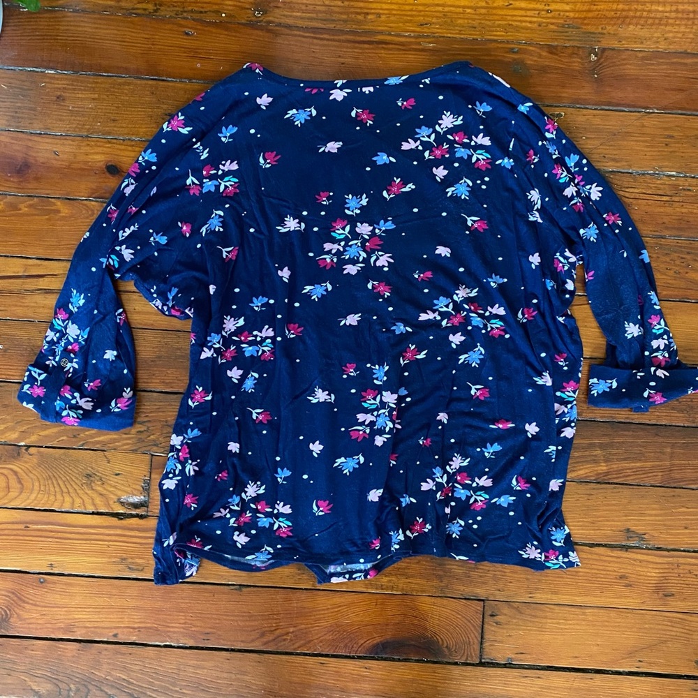 Kim Rogers Floral Navy 3/4 Sleeve top Size 2X - Picture 7 of 14